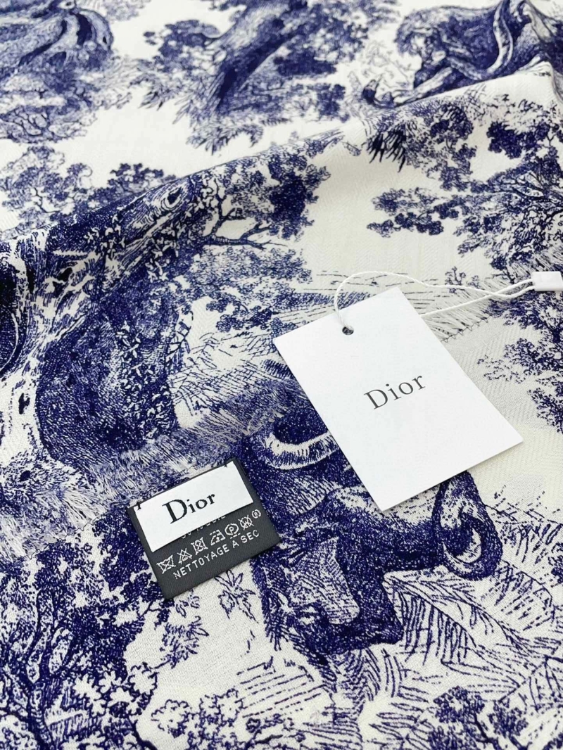 CHRISTIAN DIOR